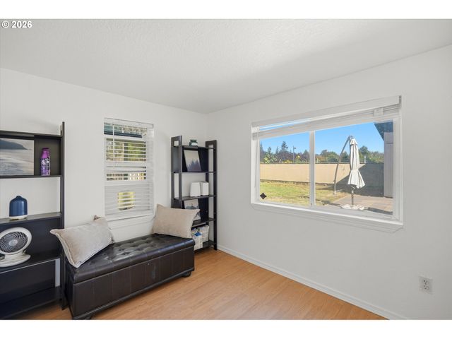 5741 Se OGDEN St, Portland, OR 97206