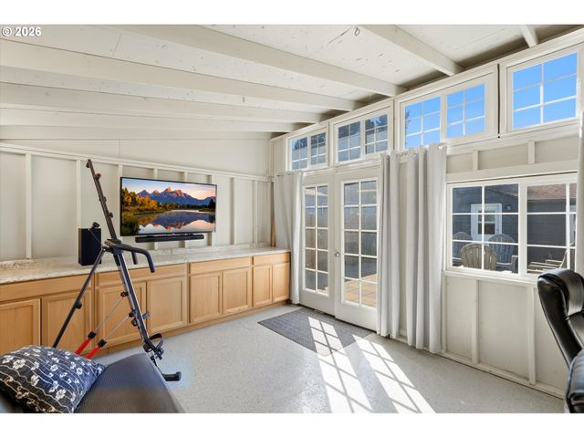 5741 Se OGDEN St, Portland, OR 97206