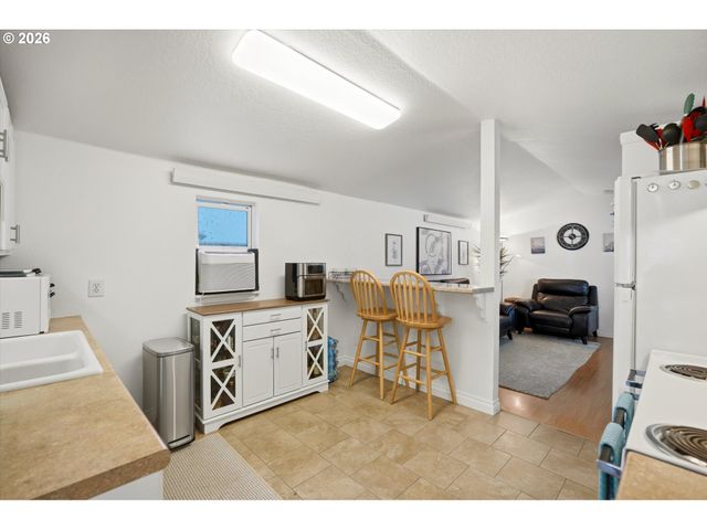 5741 Se OGDEN St, Portland, OR 97206