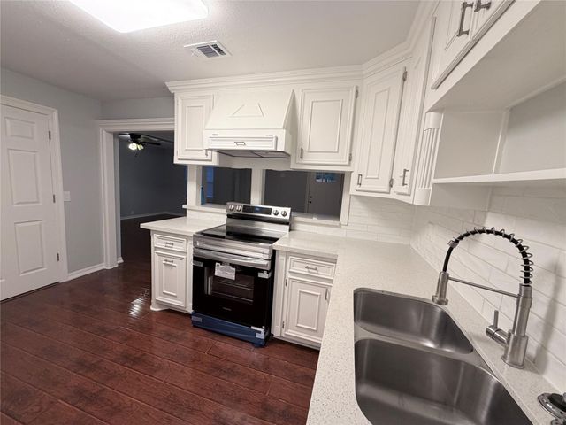 1003 W 12th Street, Freeport, TX 77541