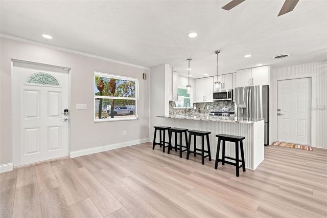 101 92ND AVENUE N, St Petersburg, FL 33702