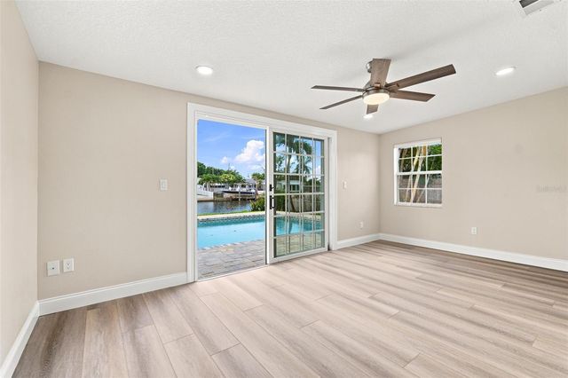 101 92ND AVENUE N, St Petersburg, FL 33702