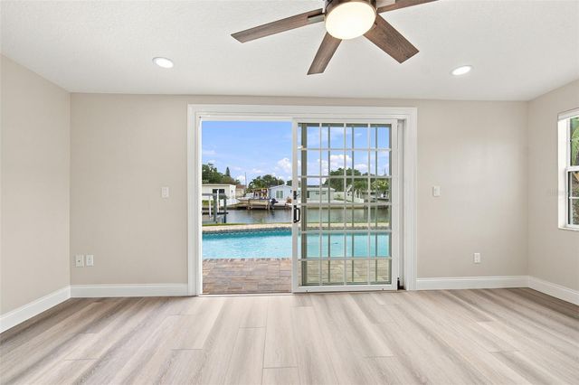 101 92ND AVENUE N, St Petersburg, FL 33702
