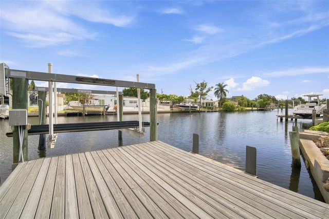 101 92ND AVENUE N, St Petersburg, FL 33702