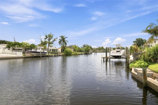 101 92ND AVENUE N, St Petersburg, FL 33702