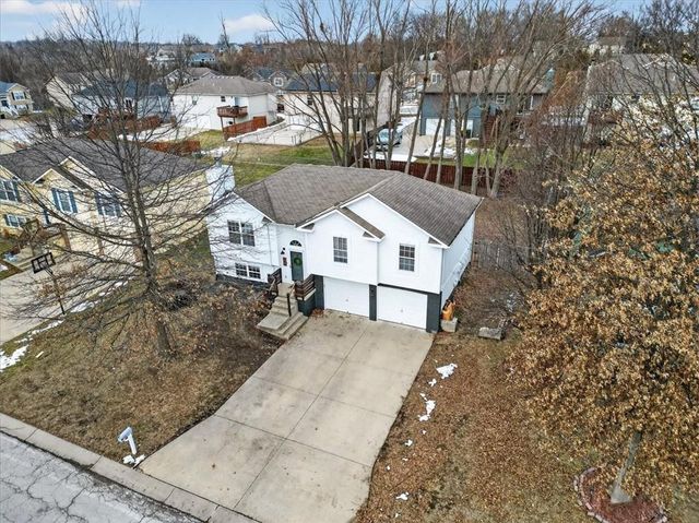 404 NW Orion Drive, Grain Valley, MO 64029