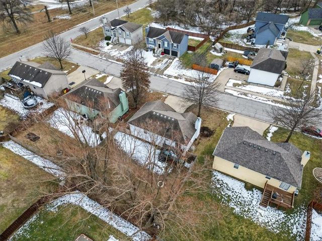 404 NW Orion Drive, Grain Valley, MO 64029