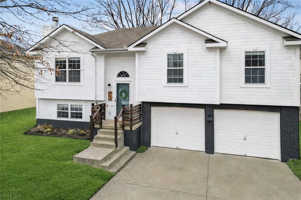 404 NW Orion Drive, Grain Valley, MO 64029