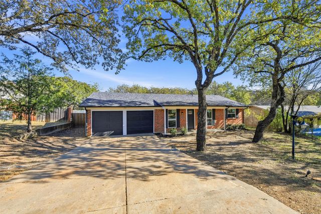 7024 Crabtree Lane, North Richland Hills, TX 76182