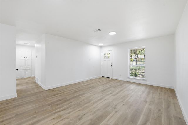 7024 Crabtree Lane, North Richland Hills, TX 76182