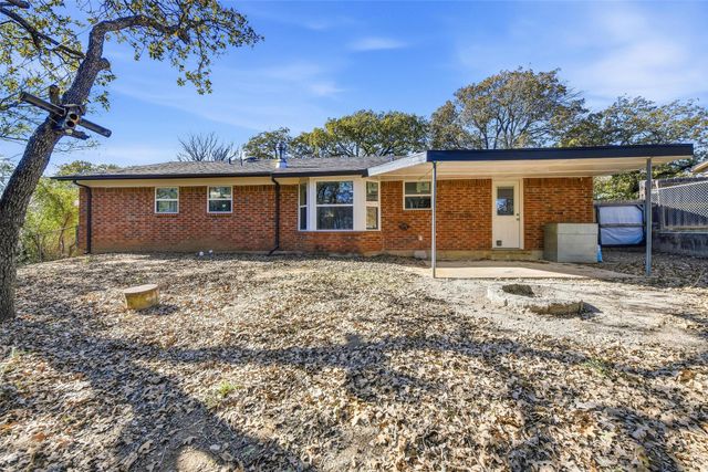 7024 Crabtree Lane, North Richland Hills, TX 76182