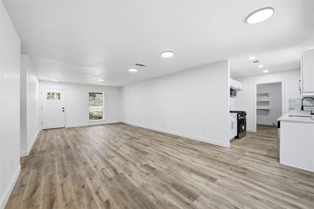 7024 Crabtree Lane, North Richland Hills, TX 76182