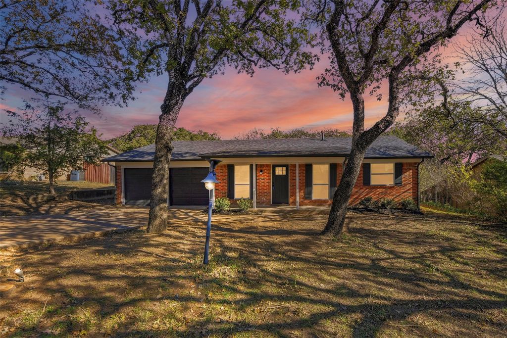 7024 Crabtree Lane, North Richland Hills, TX 76182