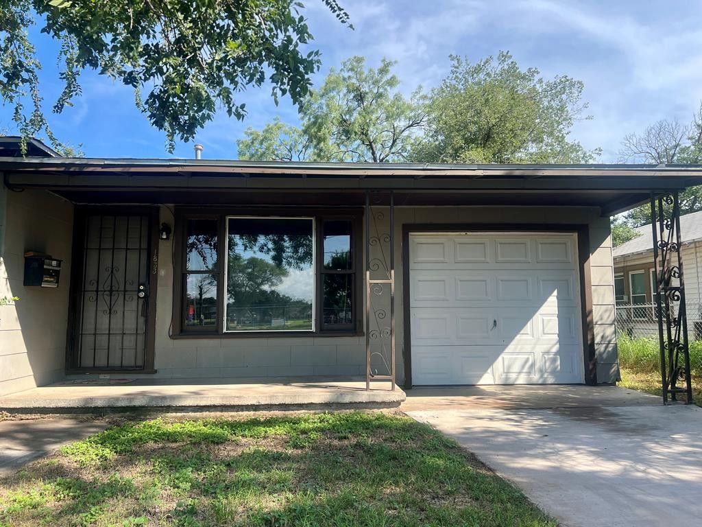 Image 1 of property listing at 1833 Willow Street, San Angelo, TX 76901