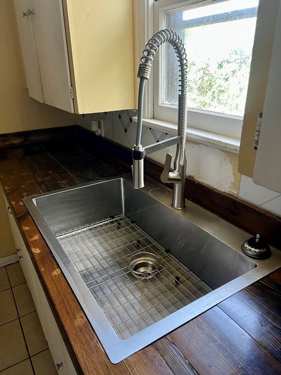 Image 19 of property listing at 1833 Willow Street, San Angelo, TX 76901