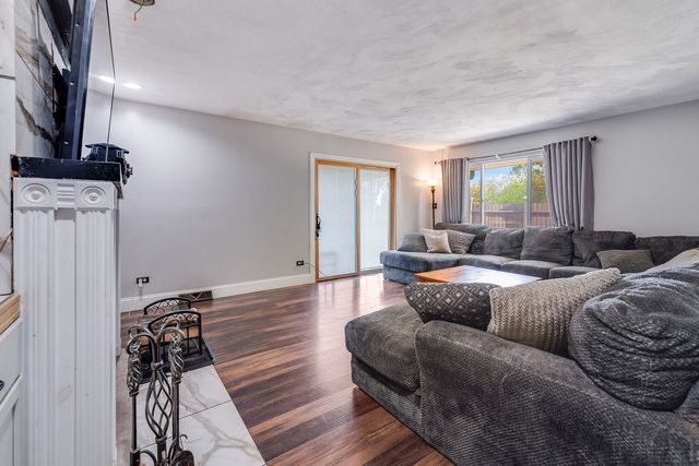 12106 Baker Terrace, Woodstock, IL 60098