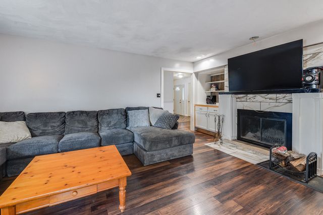 12106 Baker Terrace, Woodstock, IL 60098