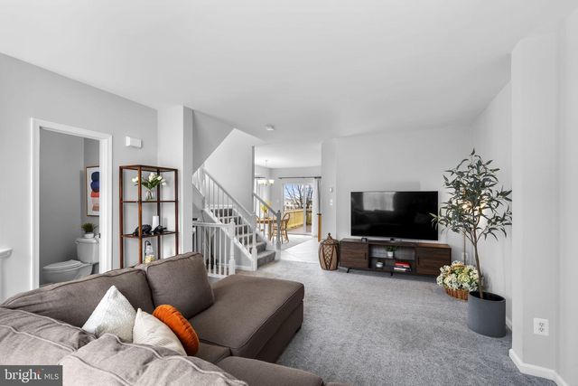 45426 CLARKES CROSSING SQ, Sterling, VA 20164