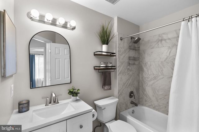 45426 CLARKES CROSSING SQ, Sterling, VA 20164