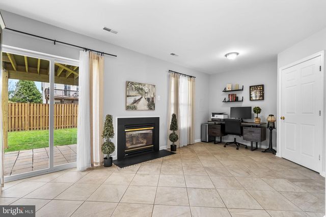 45426 CLARKES CROSSING SQ, Sterling, VA 20164