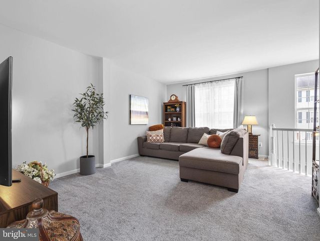 45426 CLARKES CROSSING SQ, Sterling, VA 20164