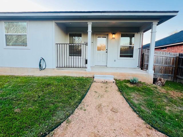 137 Salado DR, Kyle, TX 78640