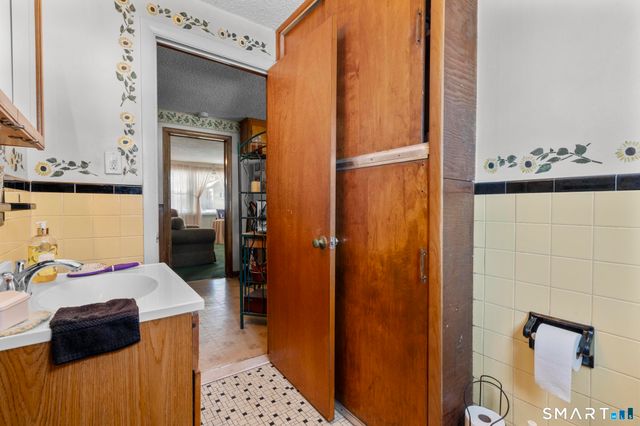 704 Franklin Avenue, Hartford, CT 06114