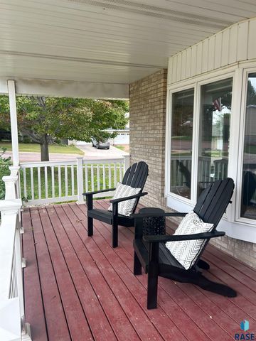 603 W 7th St Street, Dell Rapids, SD 57022