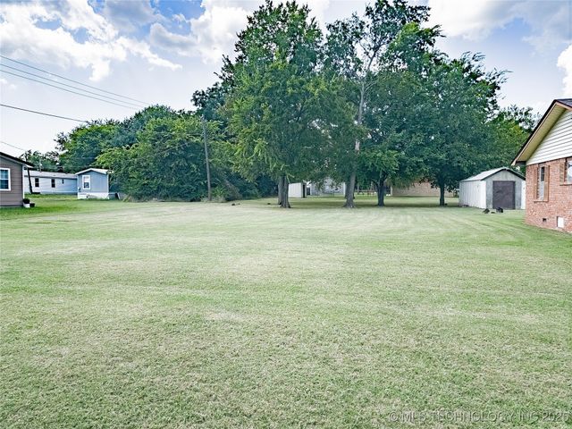 302 S 1st Street, Calera, OK 74730