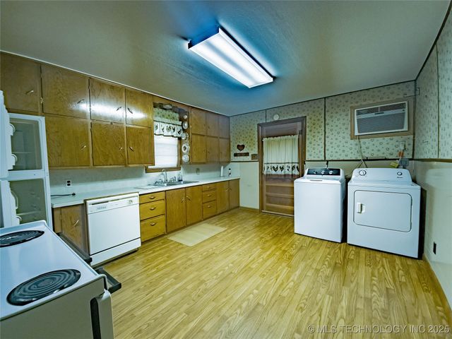 302 S 1st Street, Calera, OK 74730