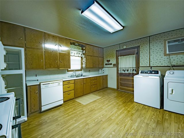 302 S 1st Street, Calera, OK 74730