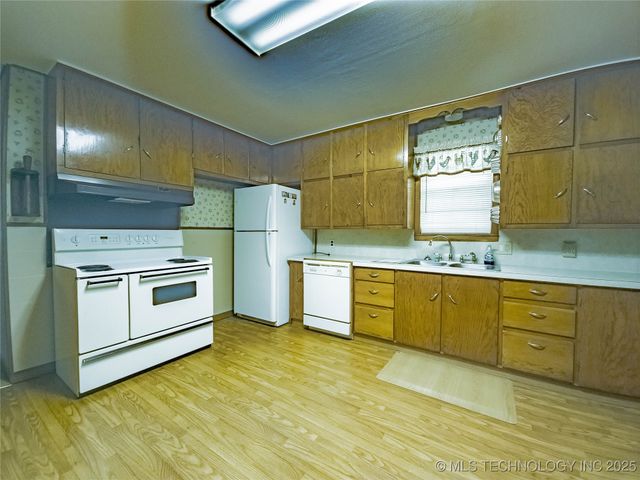 302 S 1st Street, Calera, OK 74730