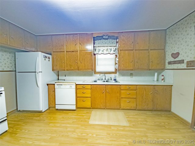 302 S 1st Street, Calera, OK 74730