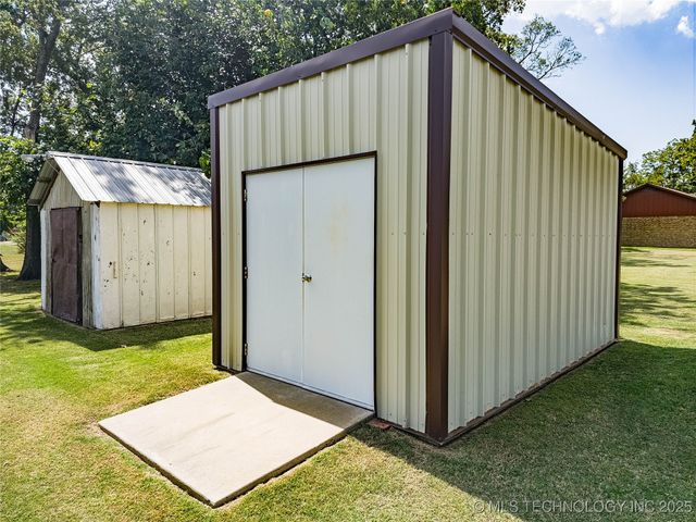 302 S 1st Street, Calera, OK 74730