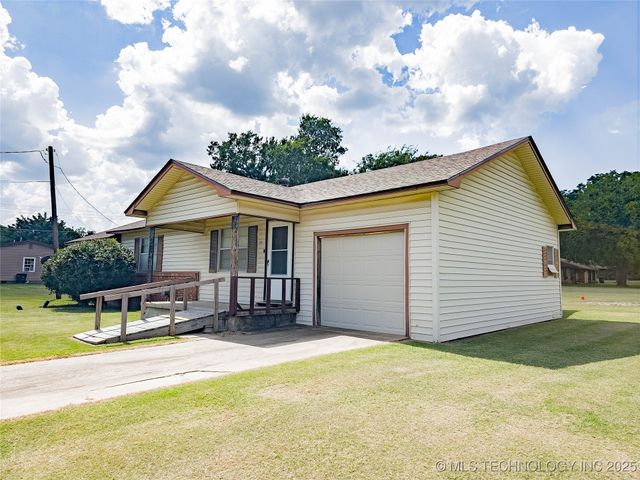302 S 1st Street, Calera, OK 74730