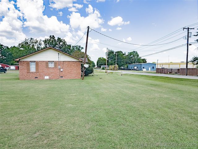 302 S 1st Street, Calera, OK 74730
