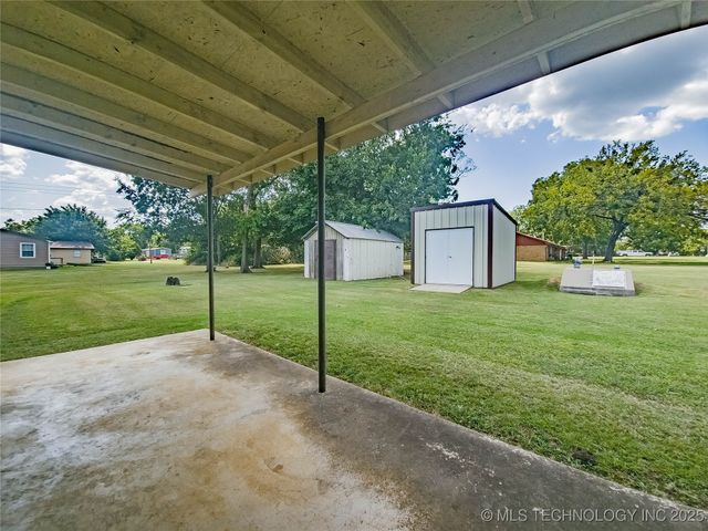 302 S 1st Street, Calera, OK 74730