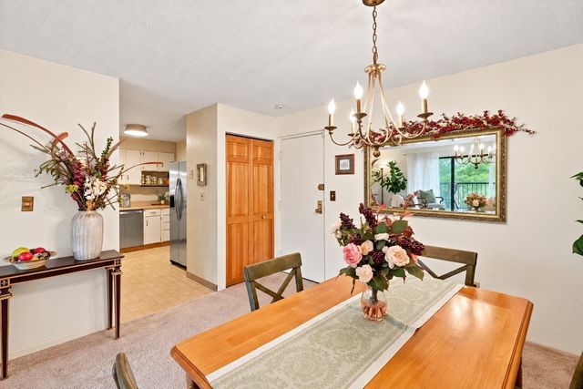 1 Summit Dr 57, Reading, MA 01867