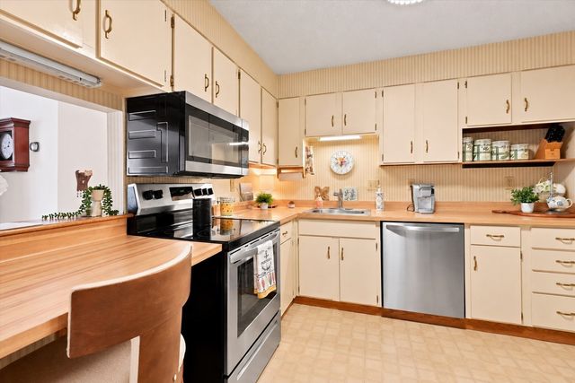 1 Summit Dr 57, Reading, MA 01867