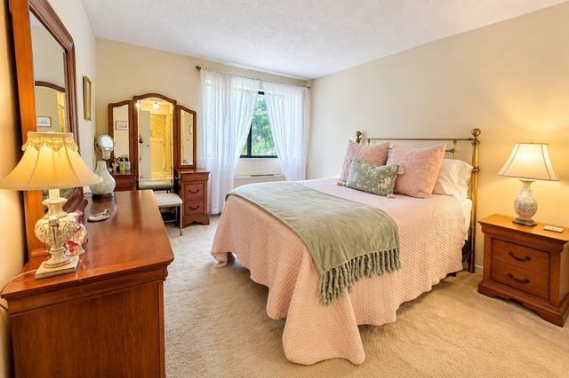 1 Summit Dr 57, Reading, MA 01867