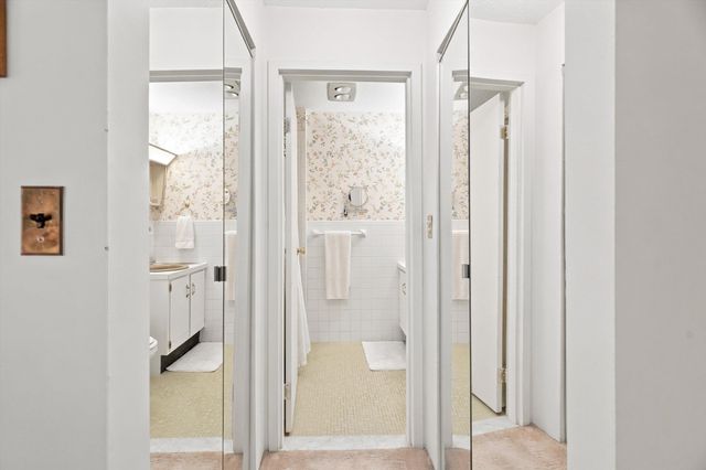1 Summit Dr 57, Reading, MA 01867