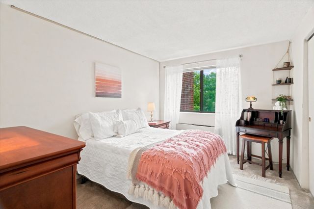 1 Summit Dr 57, Reading, MA 01867