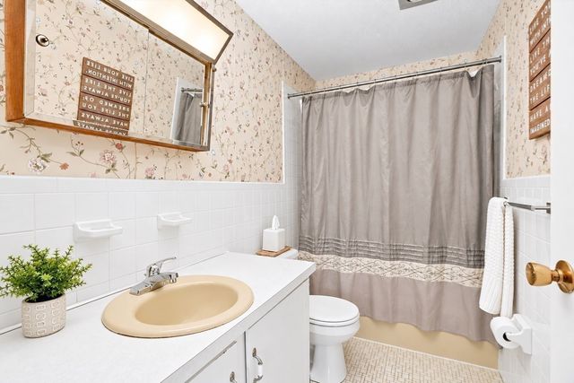 1 Summit Dr 57, Reading, MA 01867