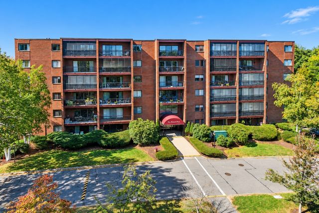 1 Summit Dr 57, Reading, MA 01867