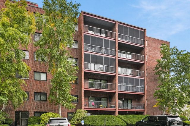 1 Summit Dr 57, Reading, MA 01867