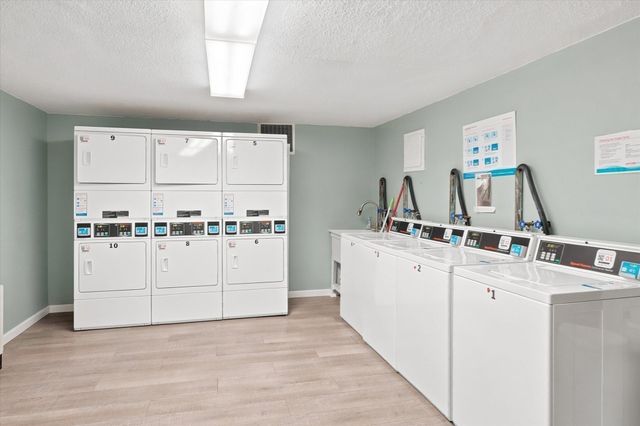 1 Summit Dr 57, Reading, MA 01867