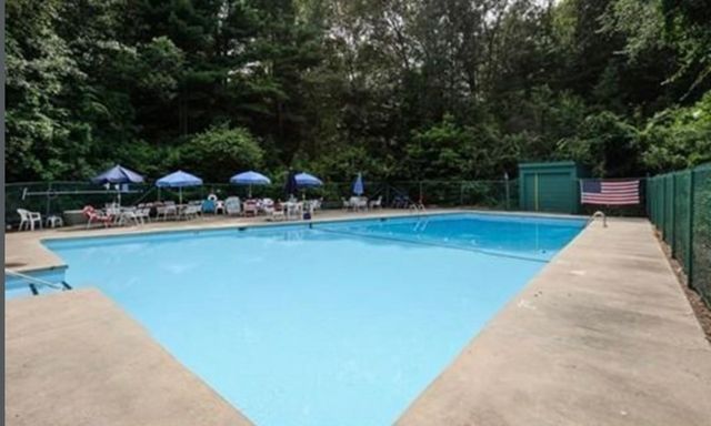 1 Summit Dr 57, Reading, MA 01867