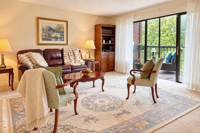 1 Summit Dr 57, Reading, MA 01867