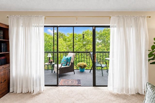 1 Summit Dr 57, Reading, MA 01867