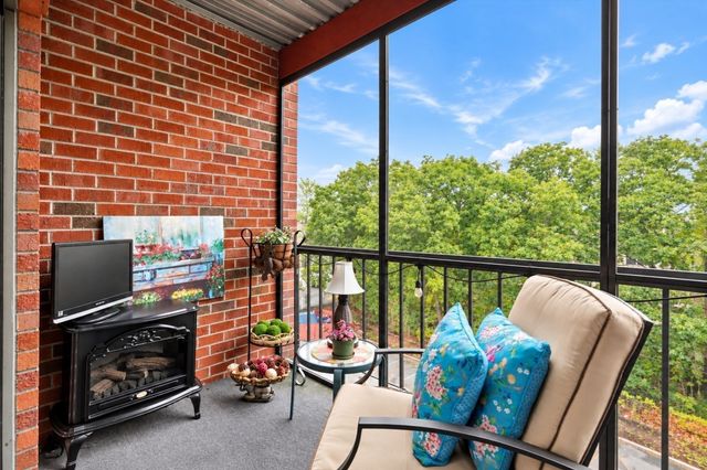 1 Summit Dr 57, Reading, MA 01867